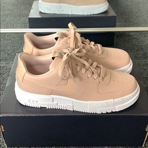 Nike Air Force 1 Pixel